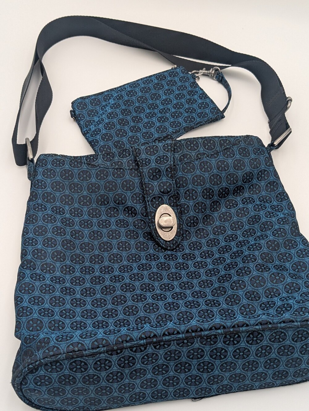 Baggallini Blue Geometric Crossbody Bag Organizer With Matching Wristlet EUC